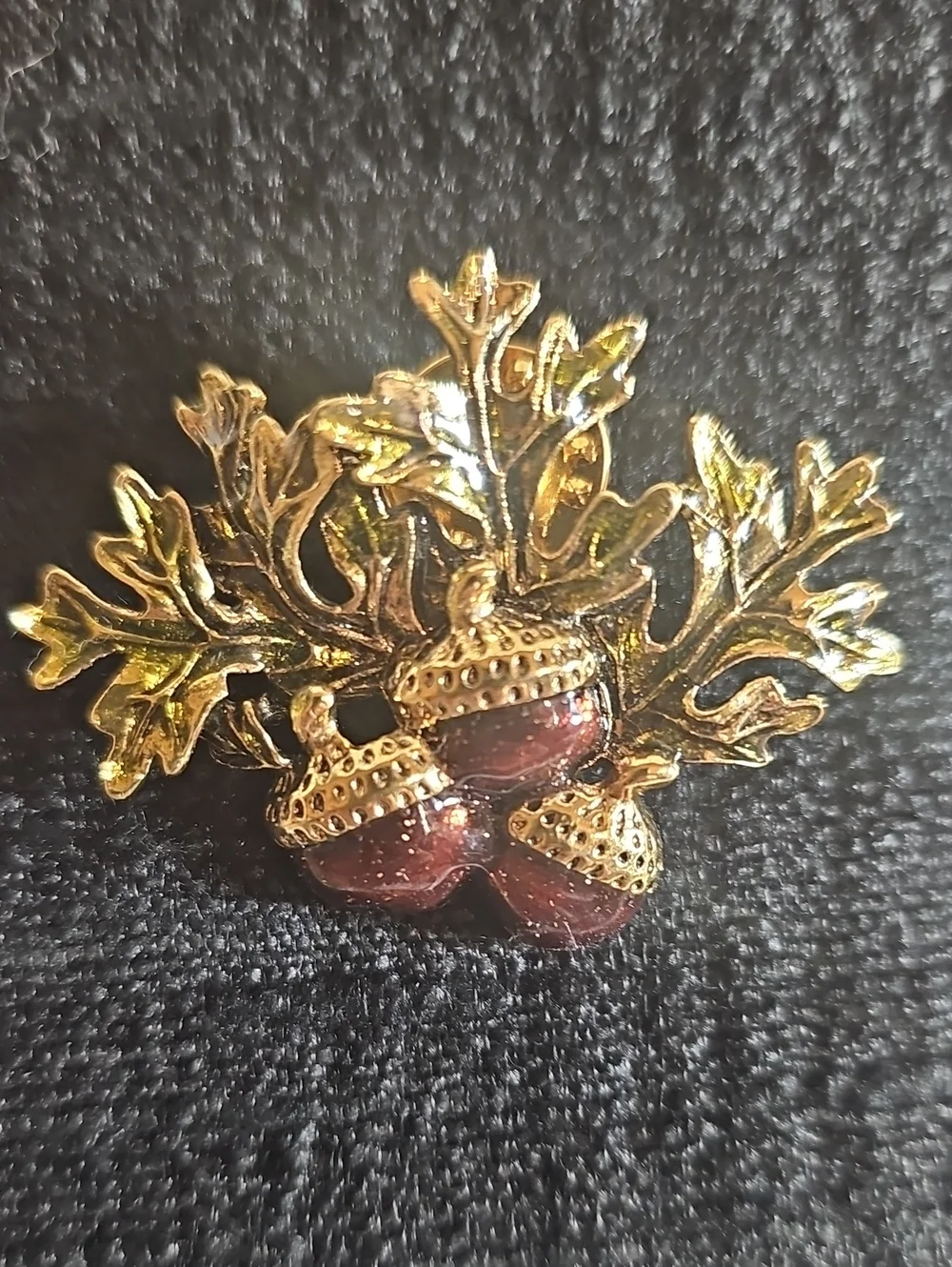 Avon Gold Tone Acorn Oak Leaf Brooch Fall Autumn Vintage